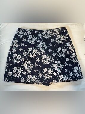 FRNCH Navy Floral Mini Skort Brocade Style Fabric White Blooms Size Medium